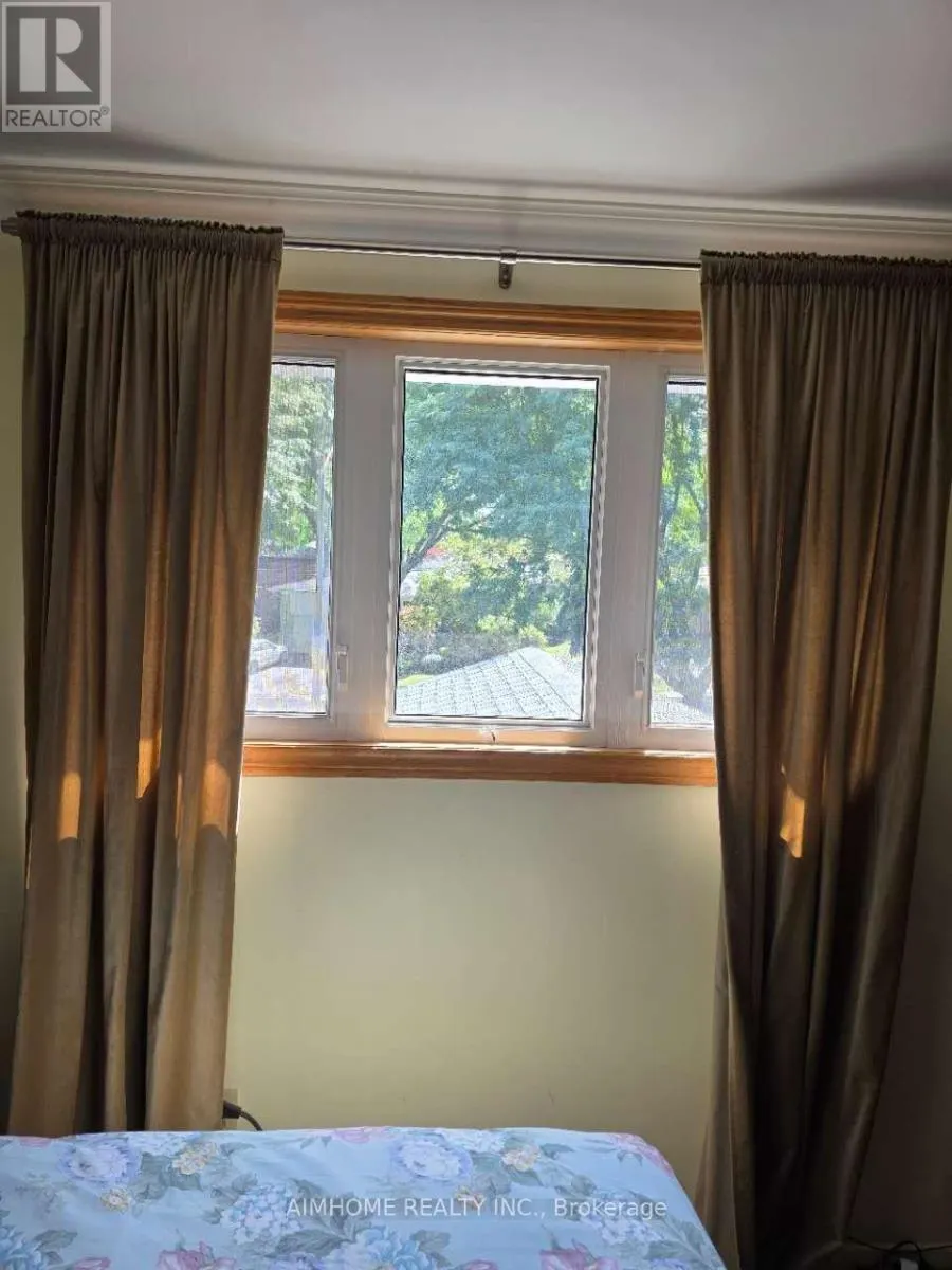 ROOM1 - 16 WELLESBOURNE CRESCENT