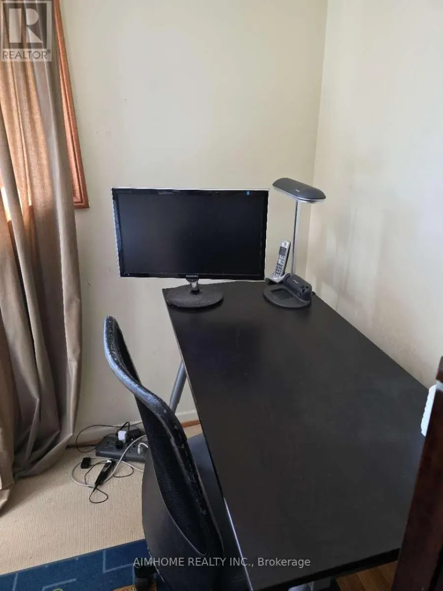 ROOM1 - 16 WELLESBOURNE CRESCENT