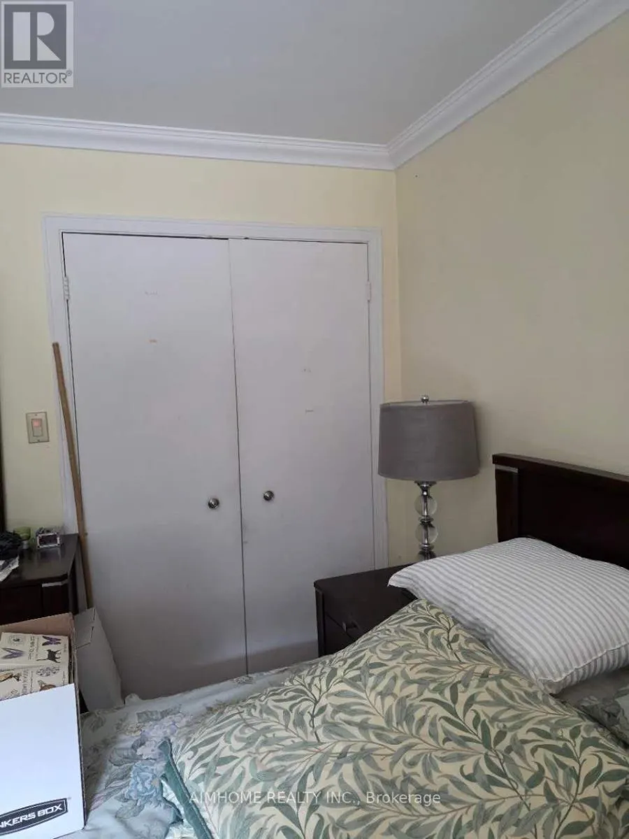 ROOM1 - 16 WELLESBOURNE CRESCENT