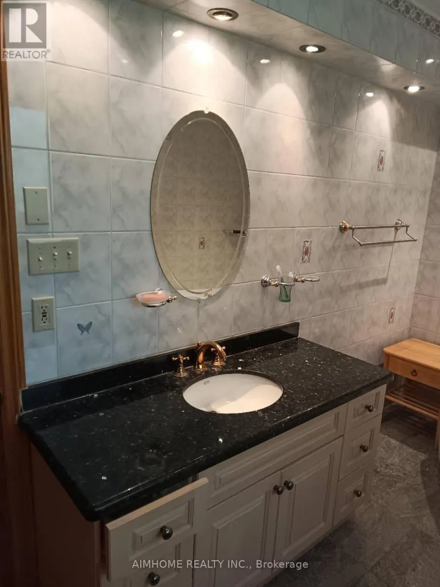 ROOM1 - 16 WELLESBOURNE CRESCENT