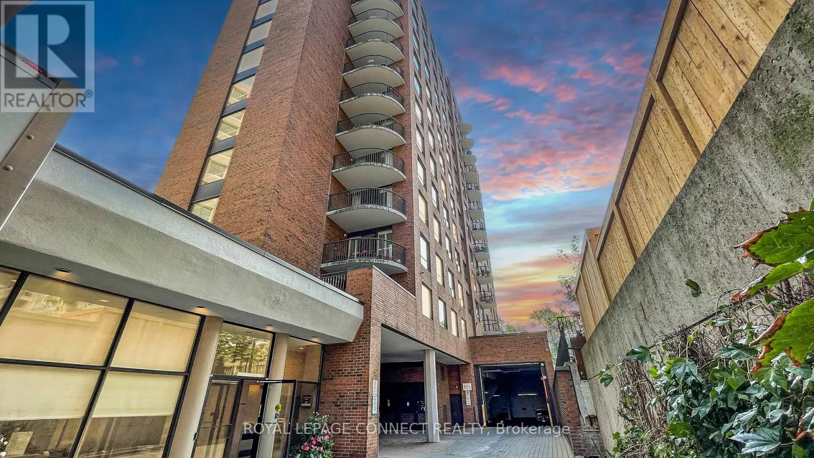 1002 - 47 ST CLAIR AVENUE W