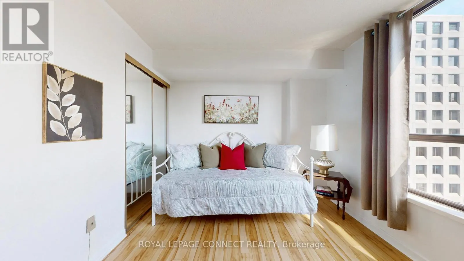 1002 - 47 ST CLAIR AVENUE W