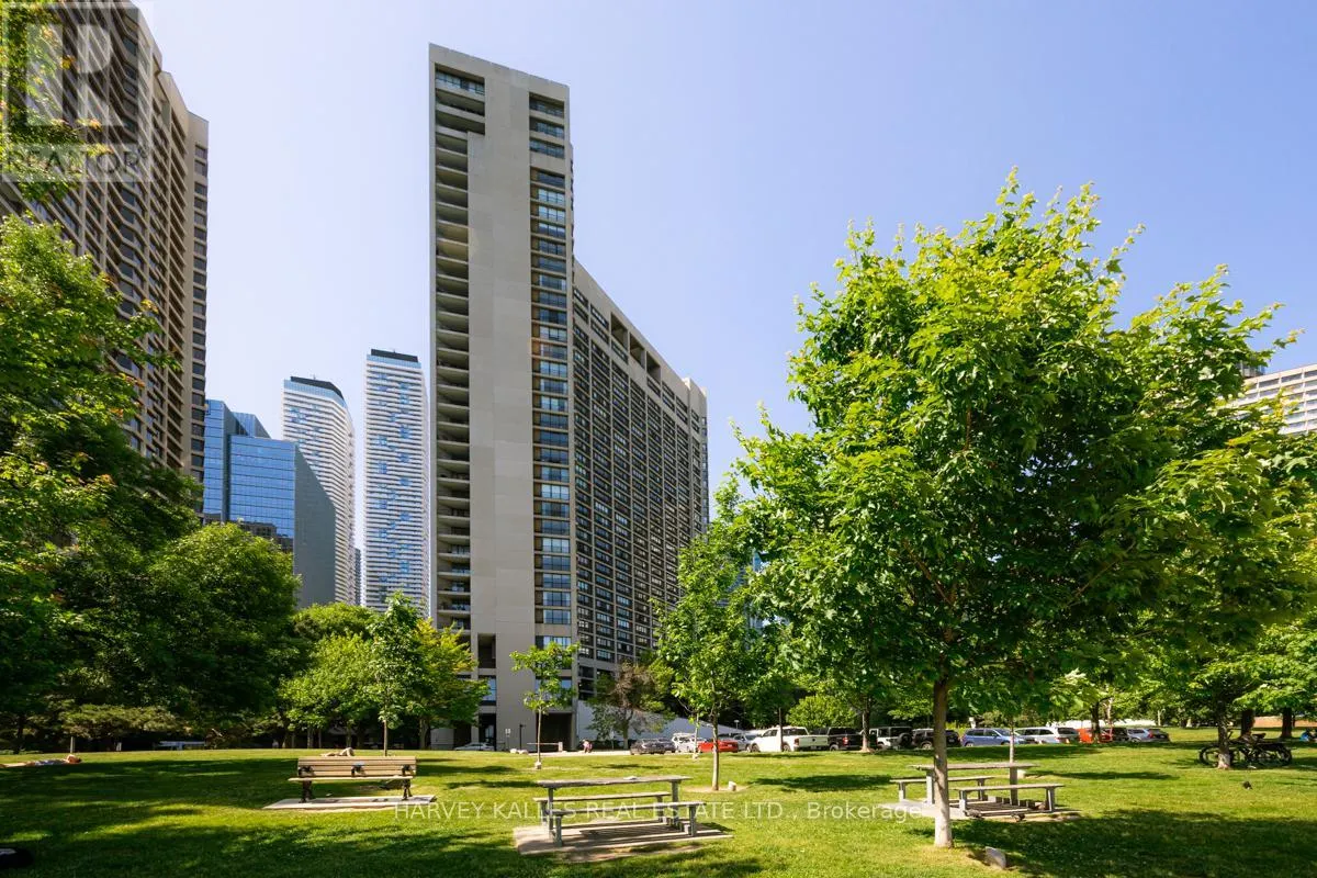 2804 - 33 HARBOUR SQUARE
