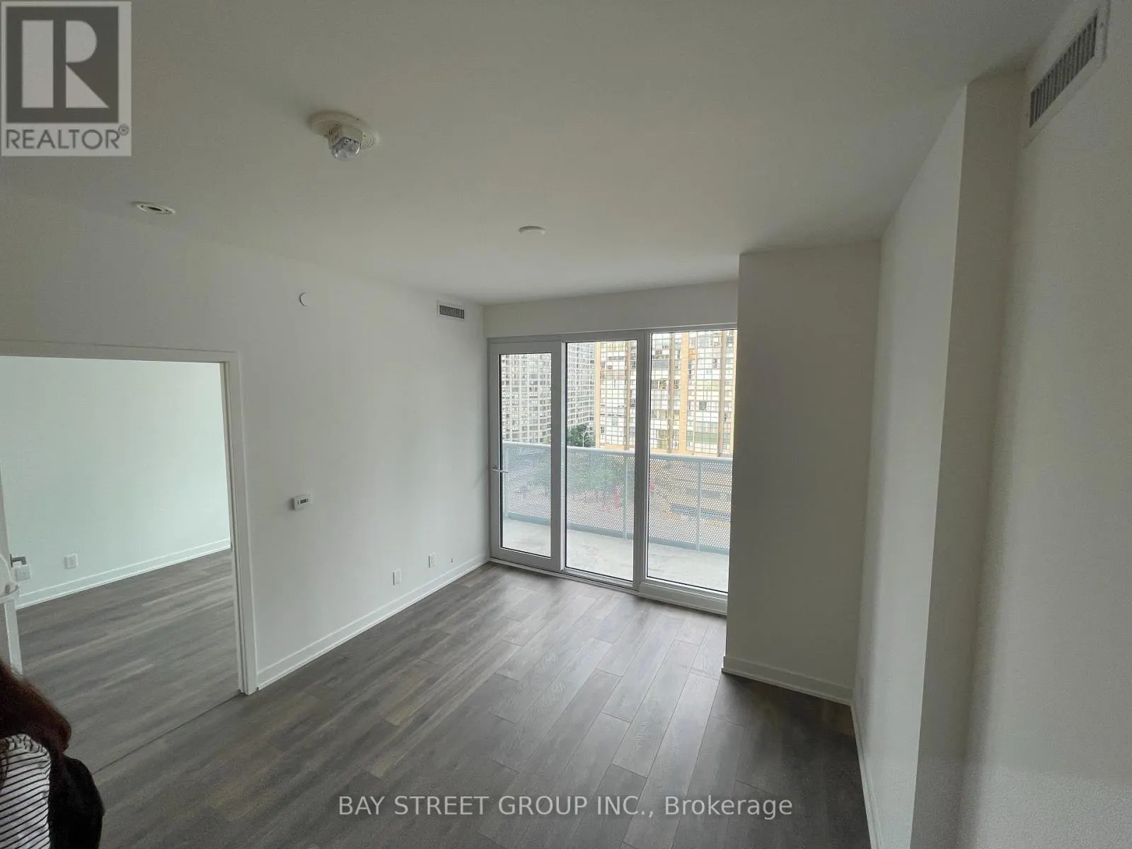 904 - 15 HOLMES AVENUE