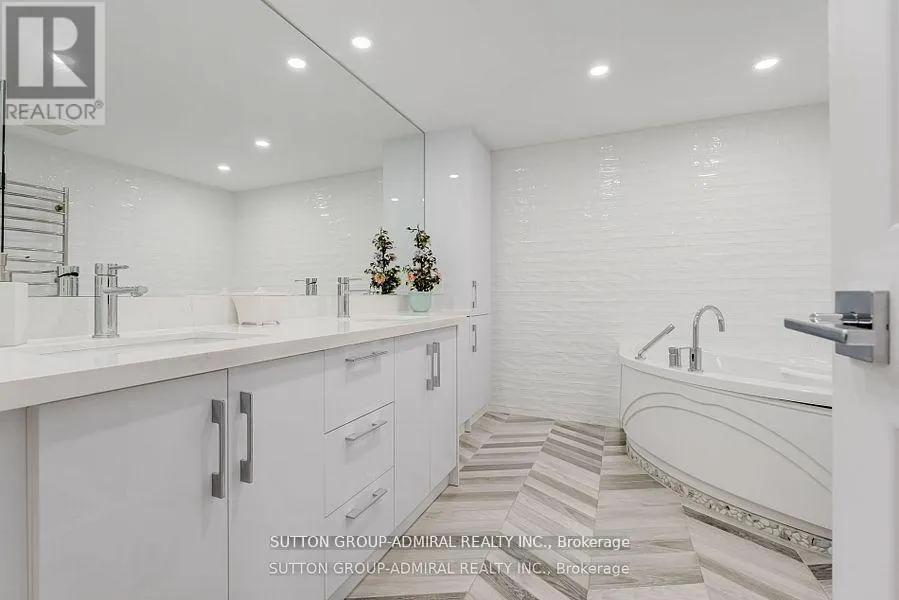 805 - 278 BLOOR STREET E