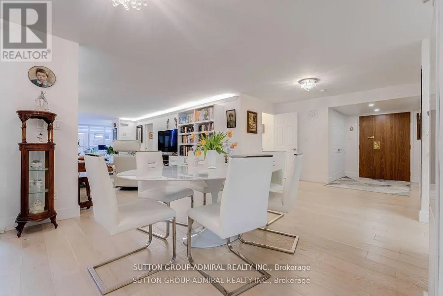 805 - 278 BLOOR STREET E