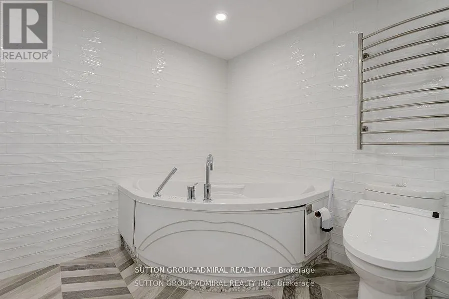 805 - 278 BLOOR STREET E