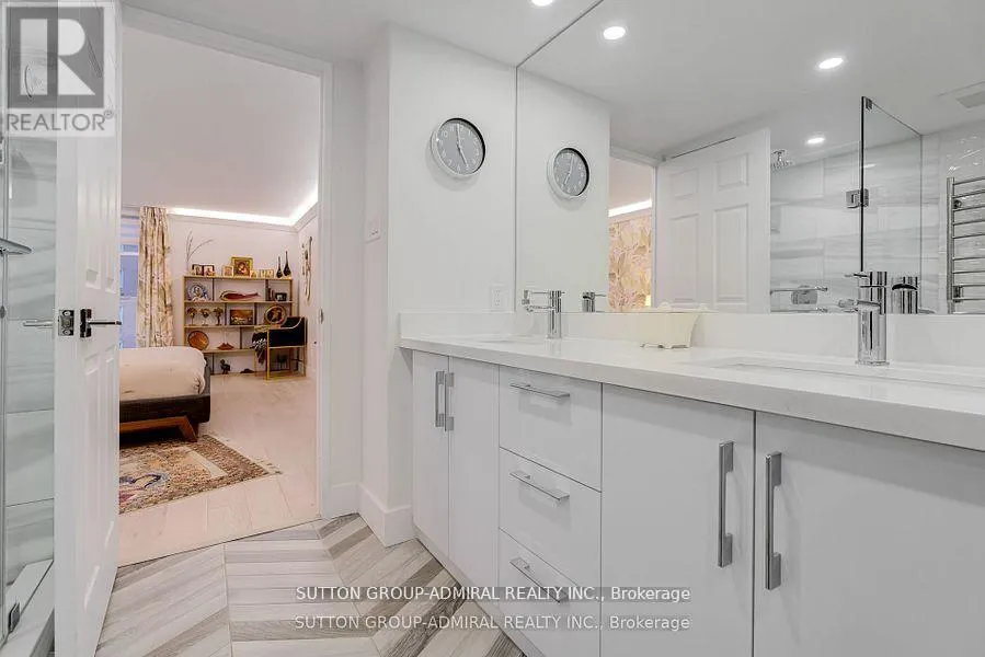 805 - 278 BLOOR STREET E