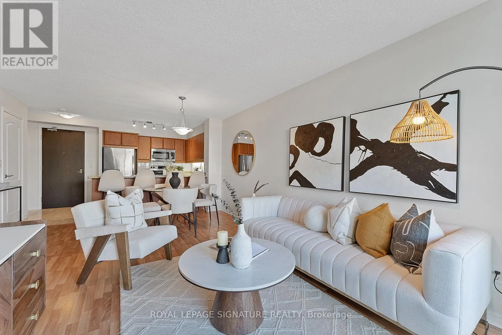 521 - 205 THE DONWAY W