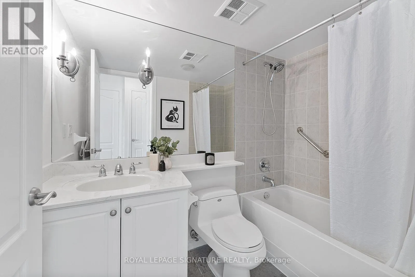 521 - 205 THE DONWAY W