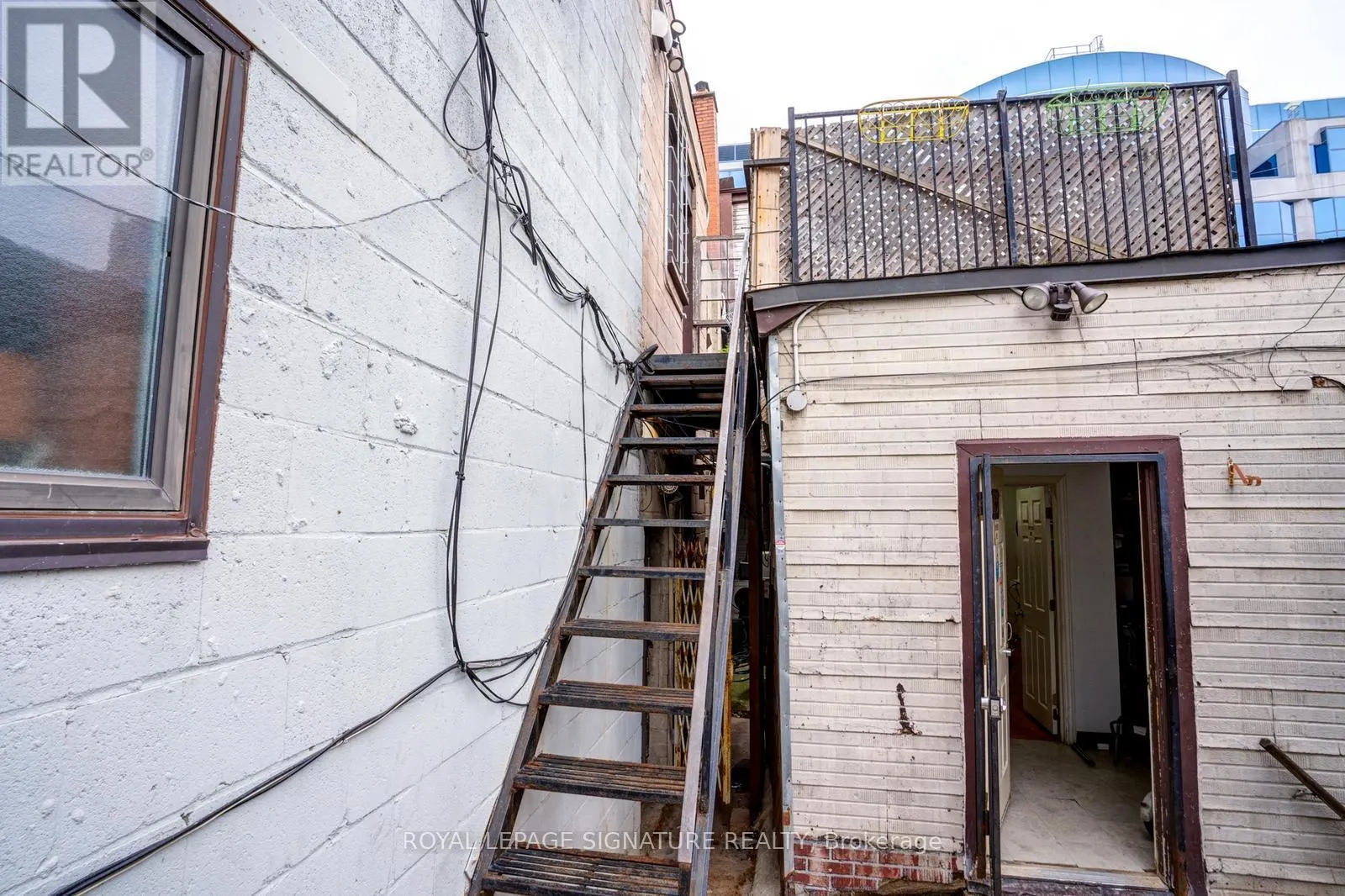 UPPER/REAR - 926 KING STREET W