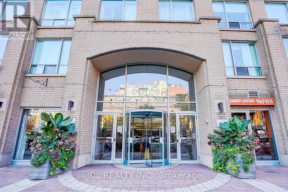 823 - 109 FRONT STREET E
