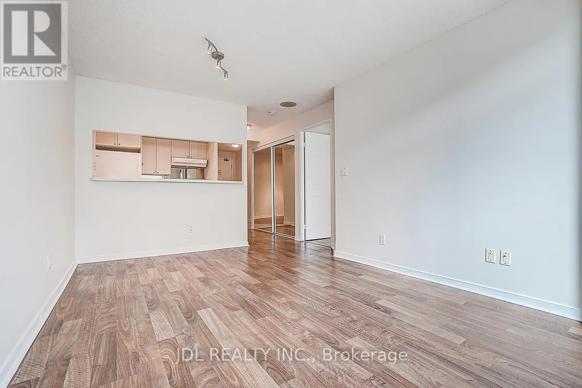 823 - 109 FRONT STREET E