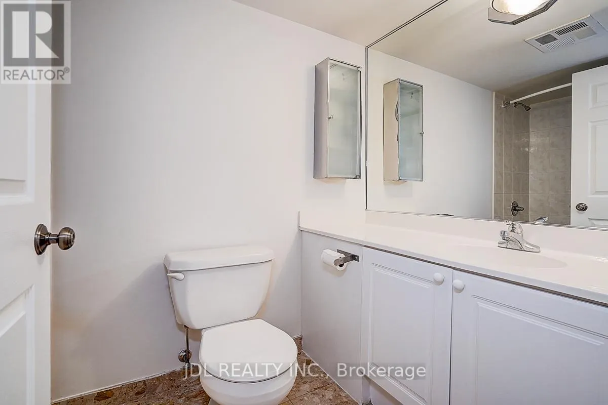 823 - 109 FRONT STREET E