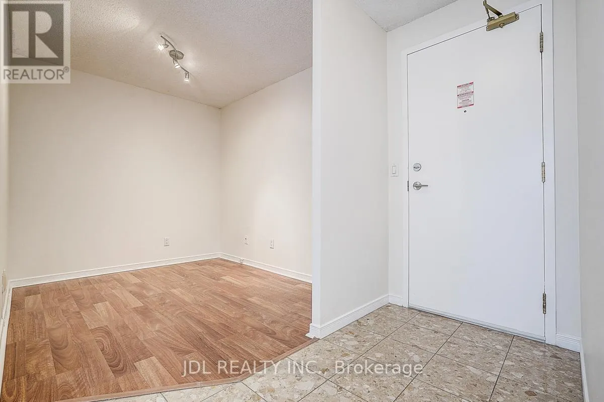 823 - 109 FRONT STREET E