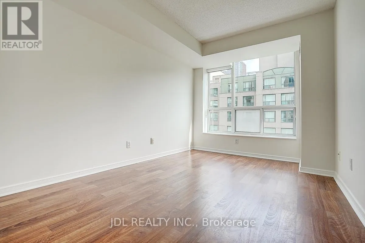 823 - 109 FRONT STREET E