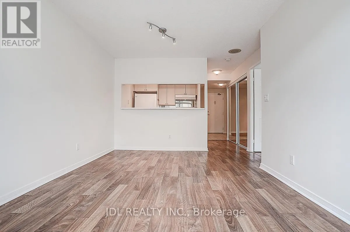 823 - 109 FRONT STREET E