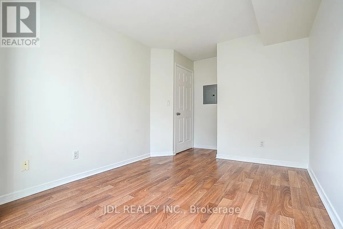 823 - 109 FRONT STREET E