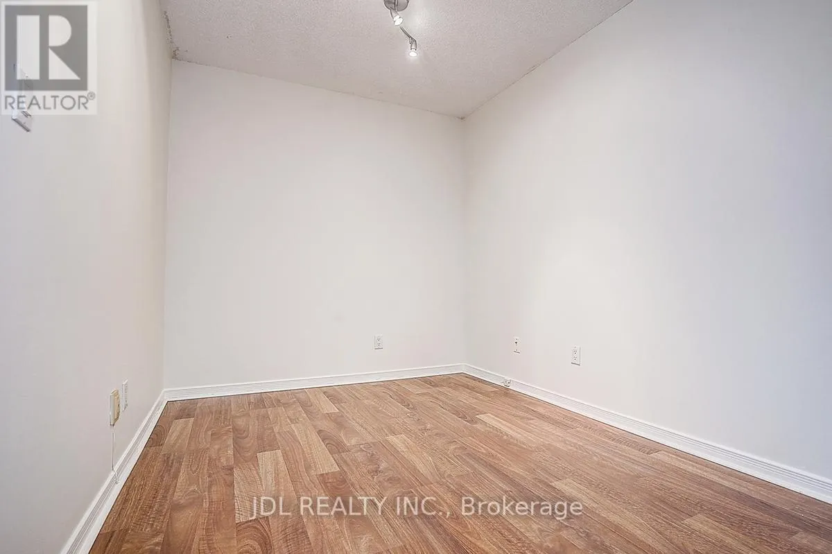 823 - 109 FRONT STREET E