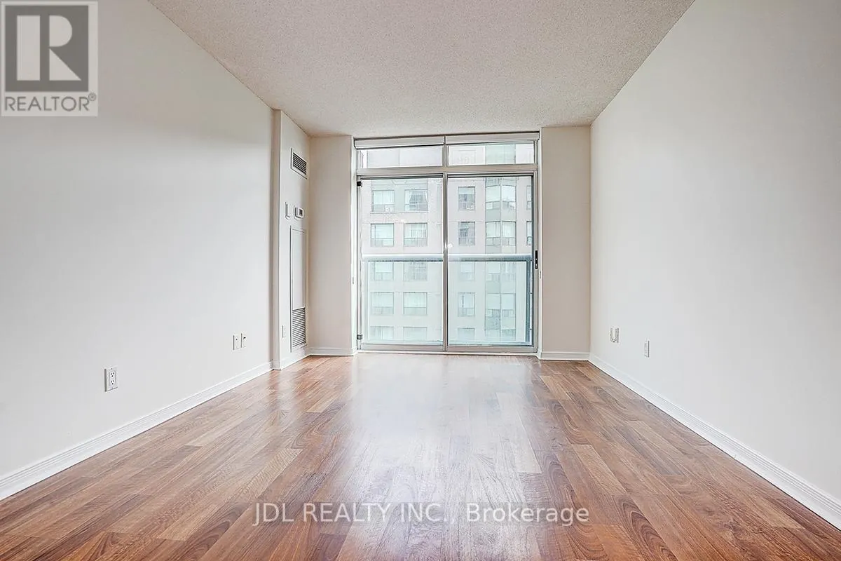 823 - 109 FRONT STREET E
