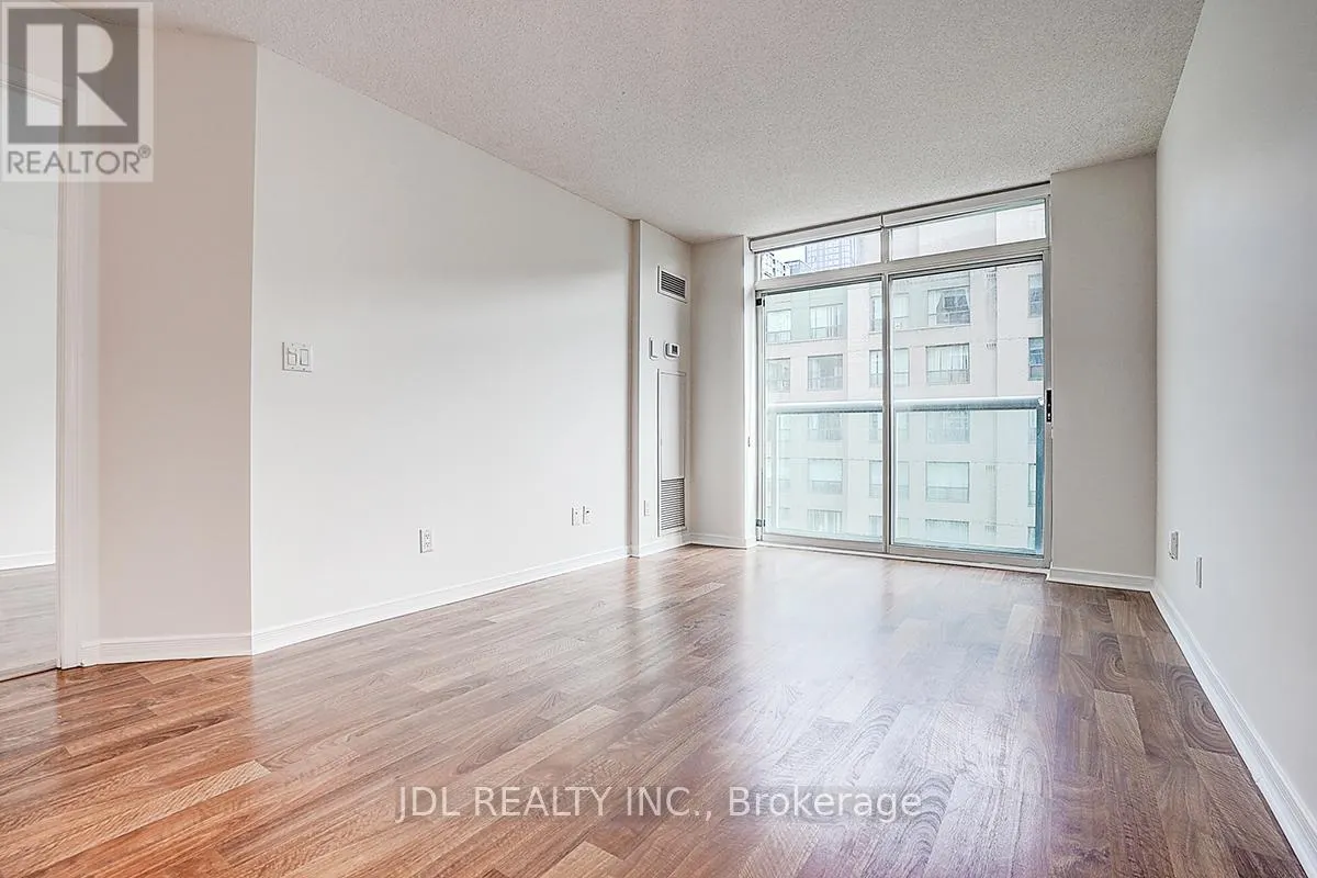 823 - 109 FRONT STREET E