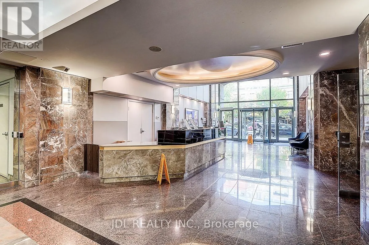 823 - 109 FRONT STREET E