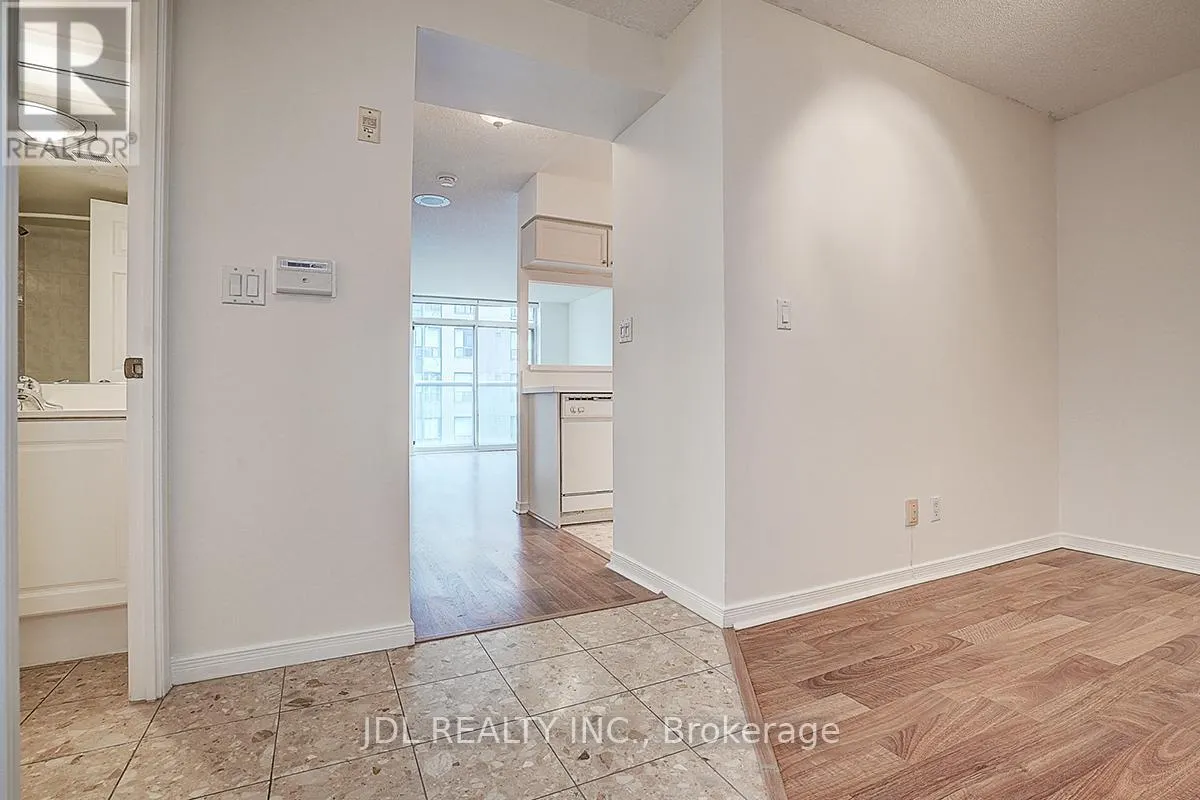 823 - 109 FRONT STREET E