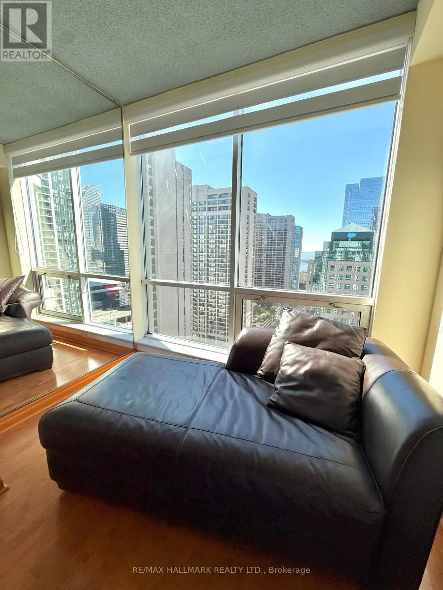 PH11 - 10 QUEENS QUAY W