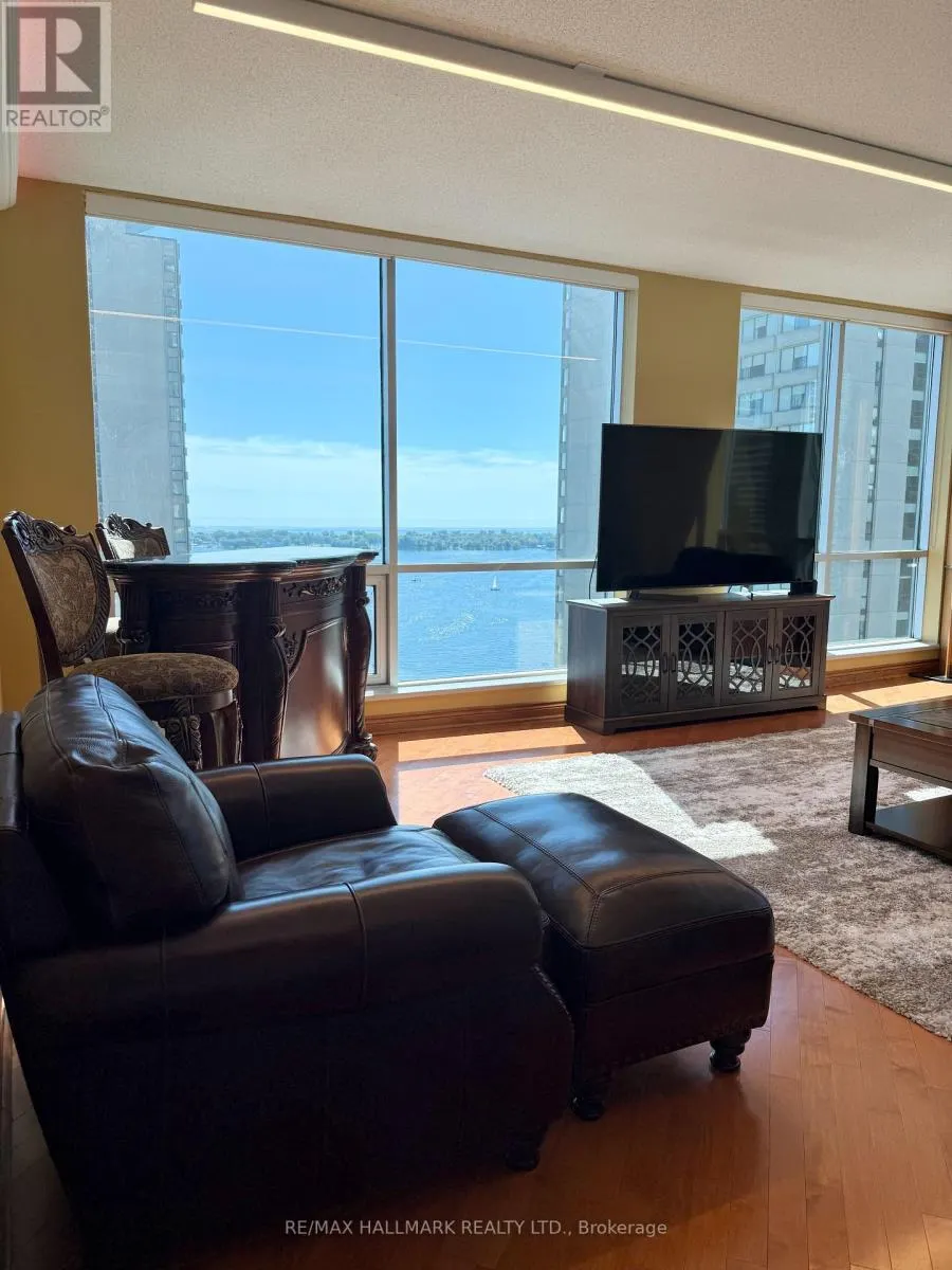 PH11 - 10 QUEENS QUAY W