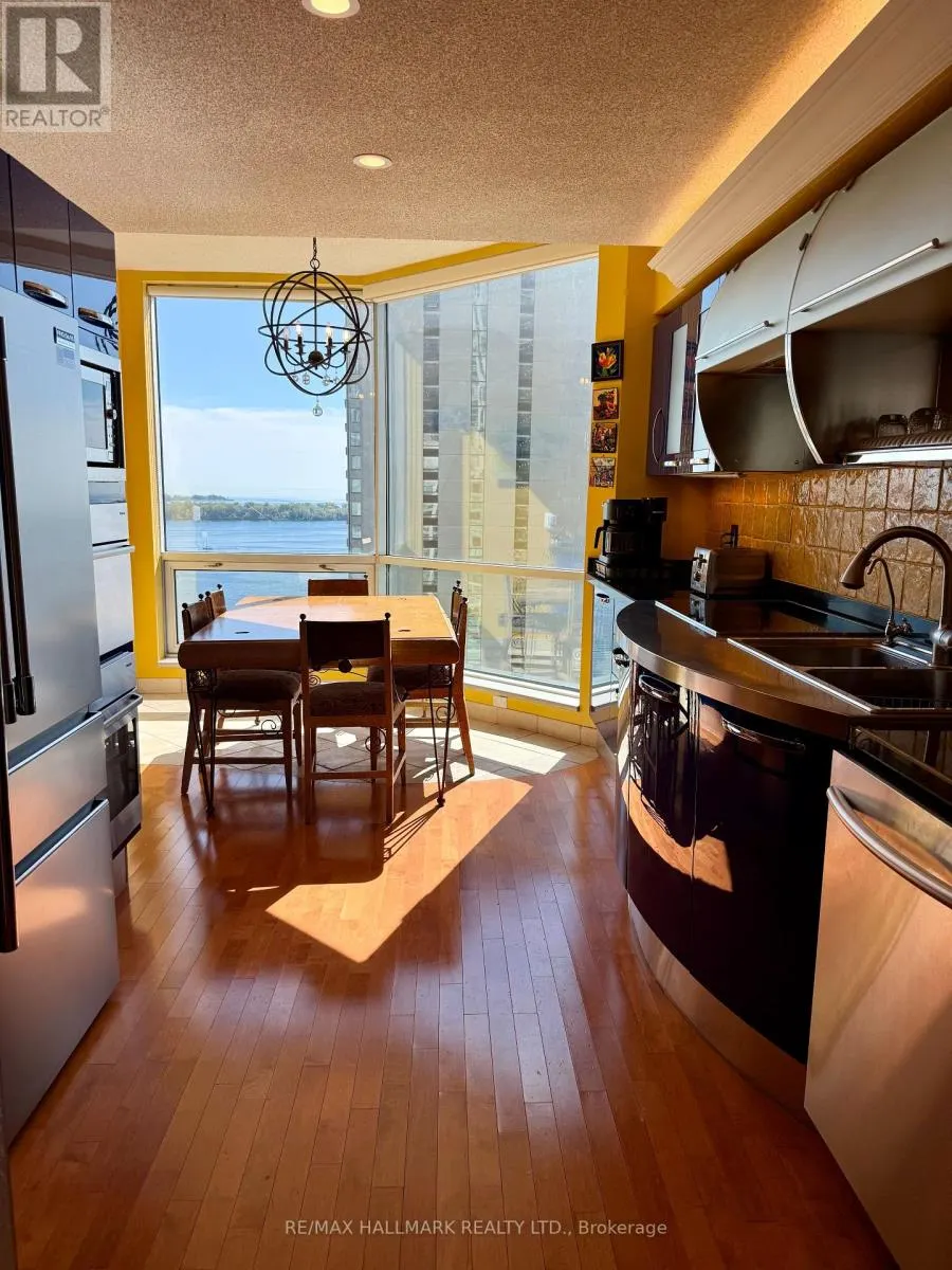 PH11 - 10 QUEENS QUAY W