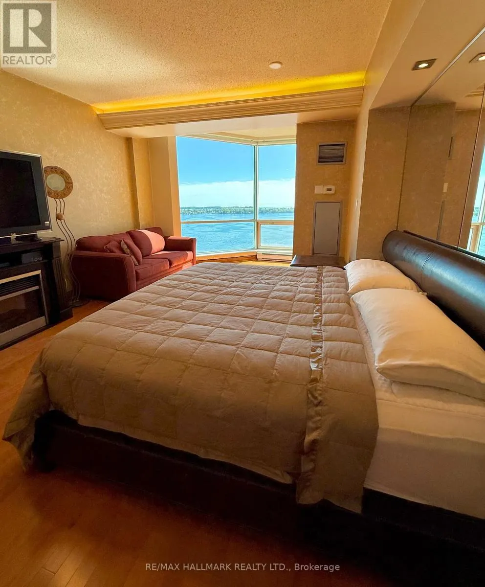 PH11 - 10 QUEENS QUAY W