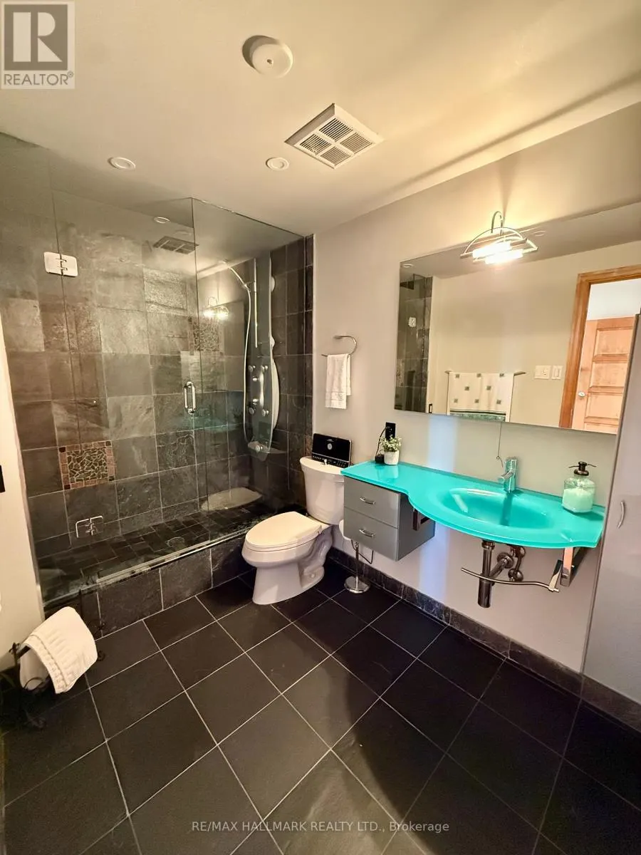 PH11 - 10 QUEENS QUAY W