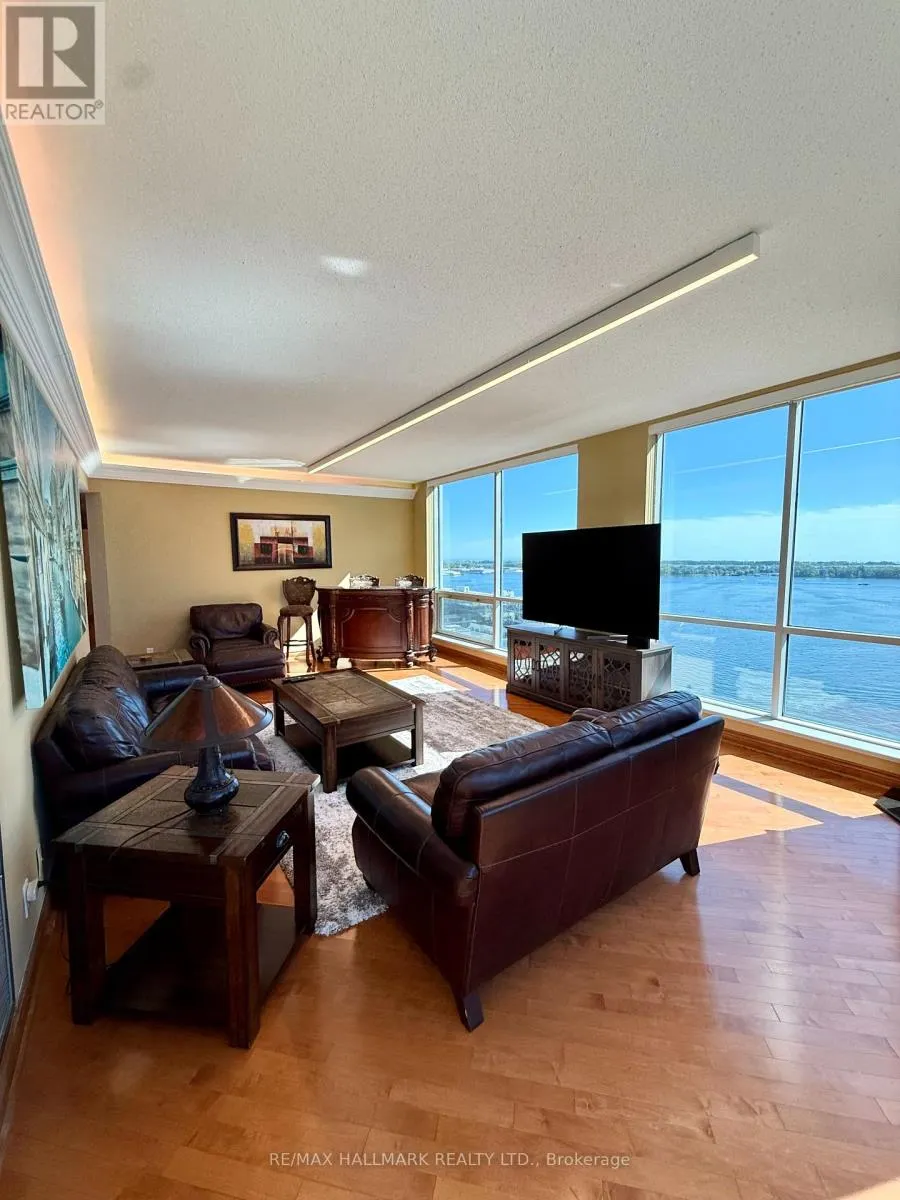 PH11 - 10 QUEENS QUAY W