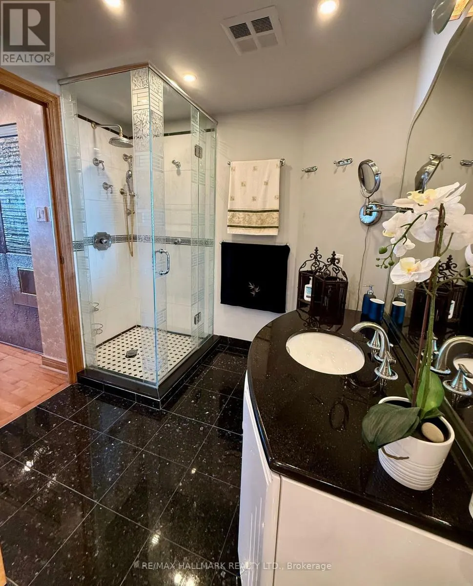 PH11 - 10 QUEENS QUAY W