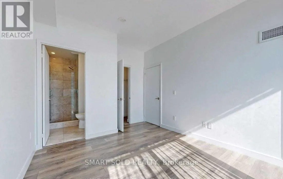 1011 - 8 EGLINTON AVENUE E