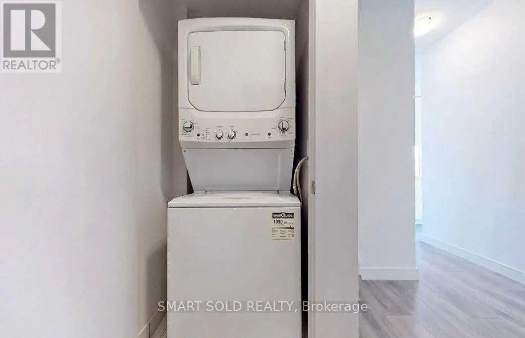 1011 - 8 EGLINTON AVENUE E