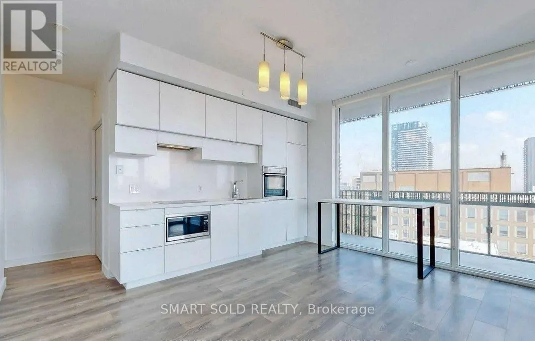 1011 - 8 EGLINTON AVENUE E