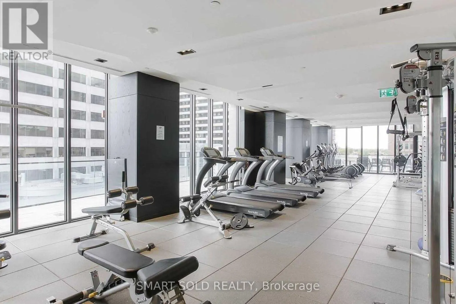 1011 - 8 EGLINTON AVENUE E