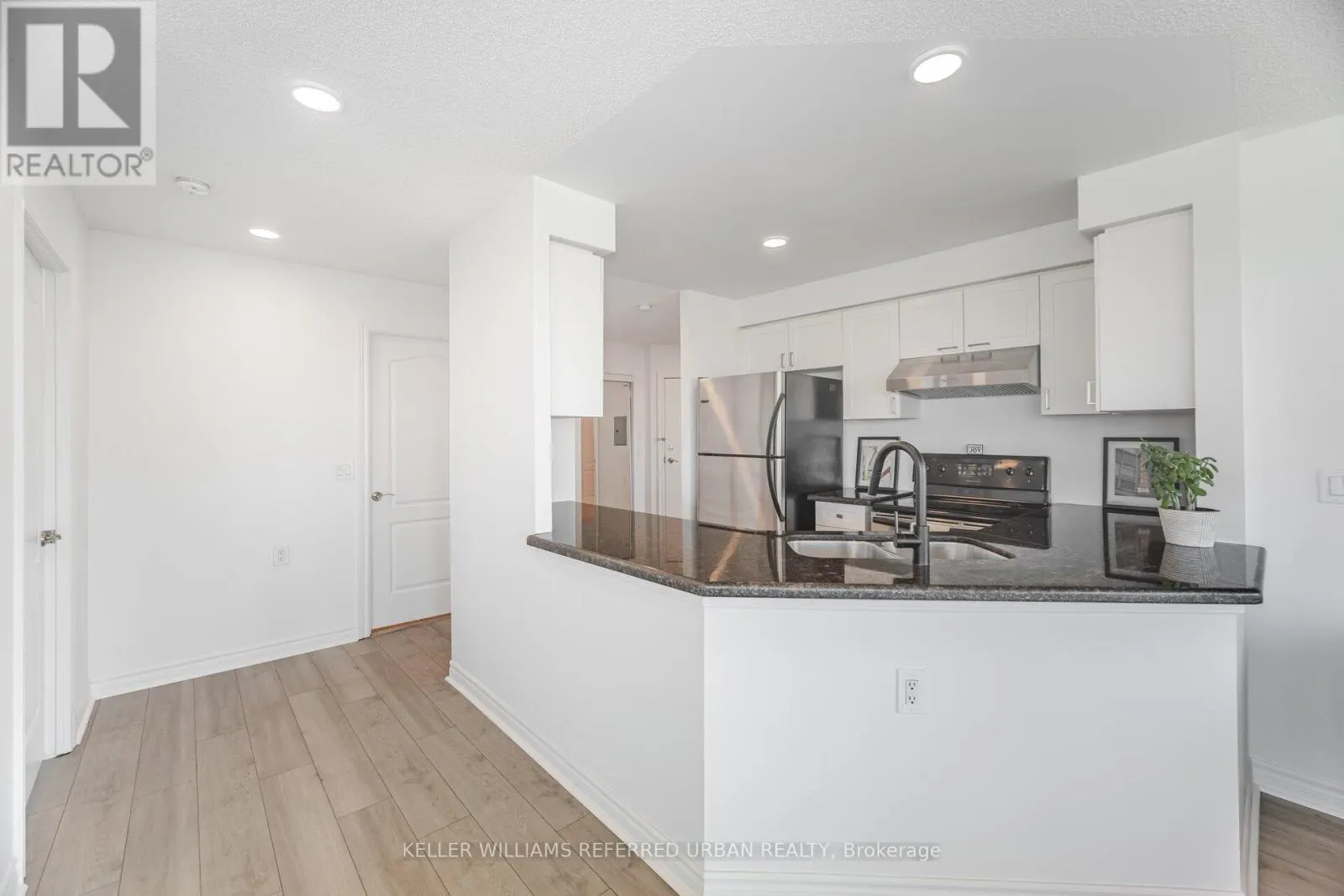 803 - 1030 SHEPPARD AVENUE W