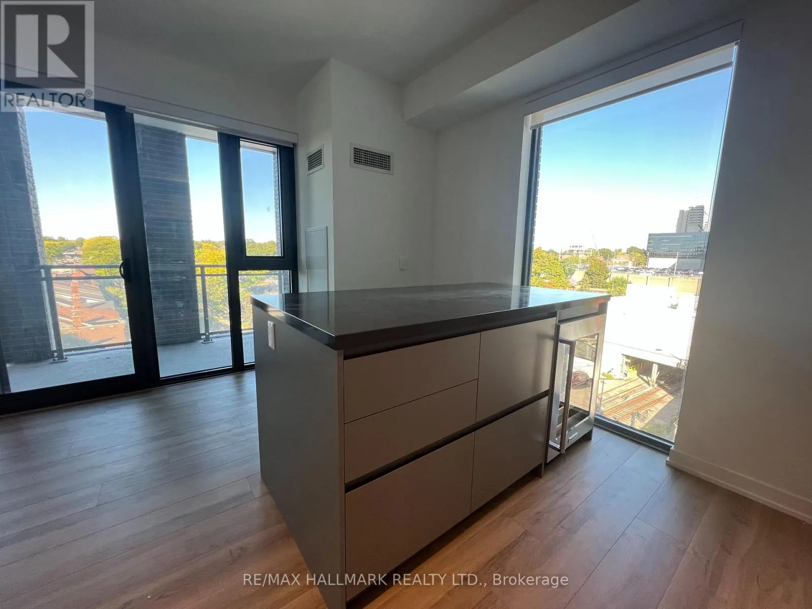 502 - 1 HILLSDALE AVENUE W