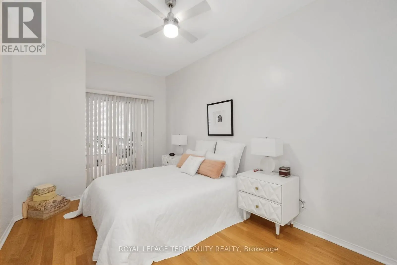 2215 - 7 KING STREET E