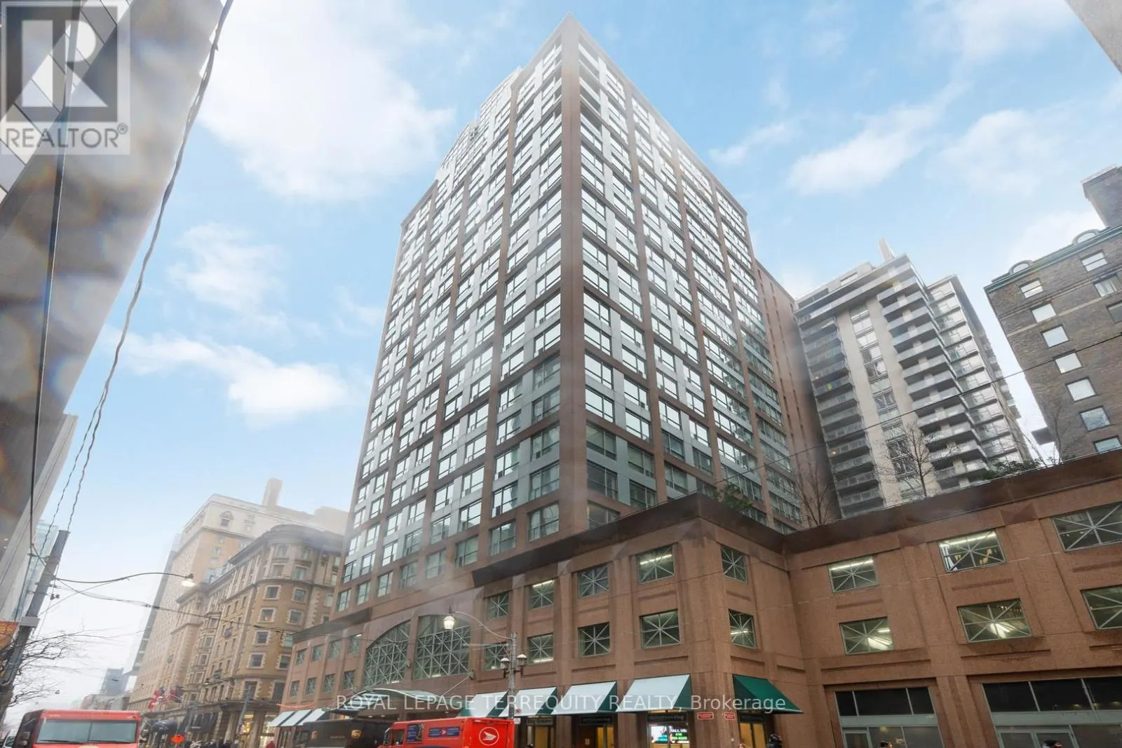 2215 - 7 KING STREET E
