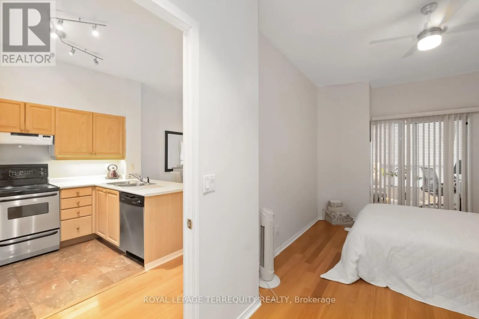 2215 - 7 KING STREET E