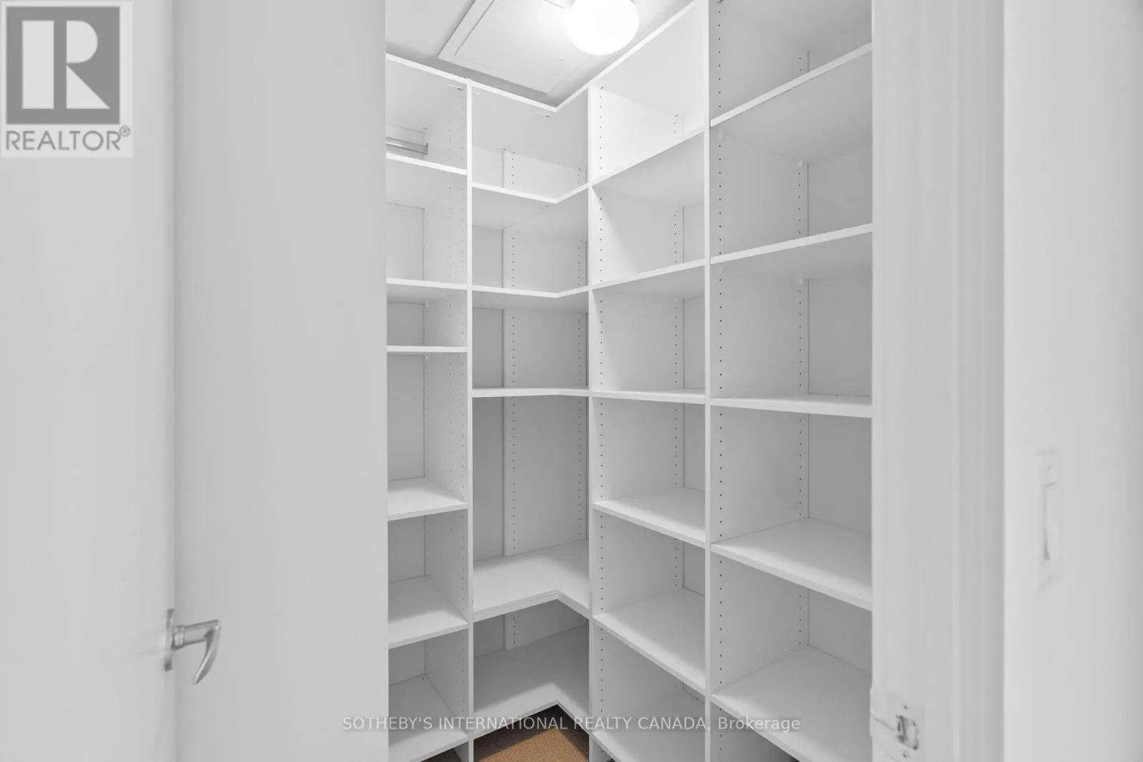 2202 - 218 QUEENS QUAY