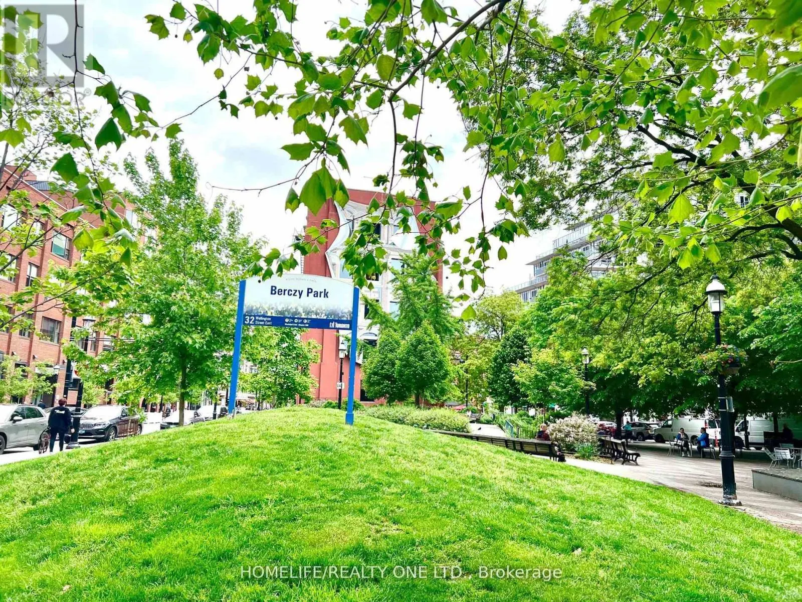 3710 - 88 SCOTT STREET
