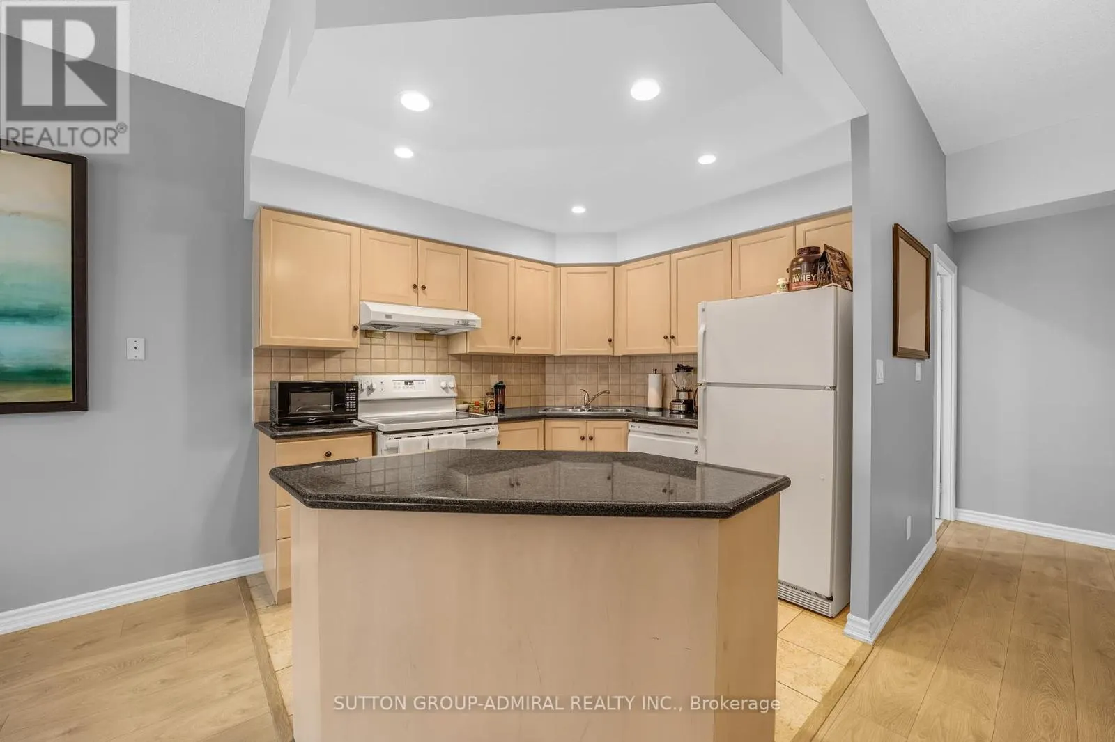812 - 168 SIMCOE STREET