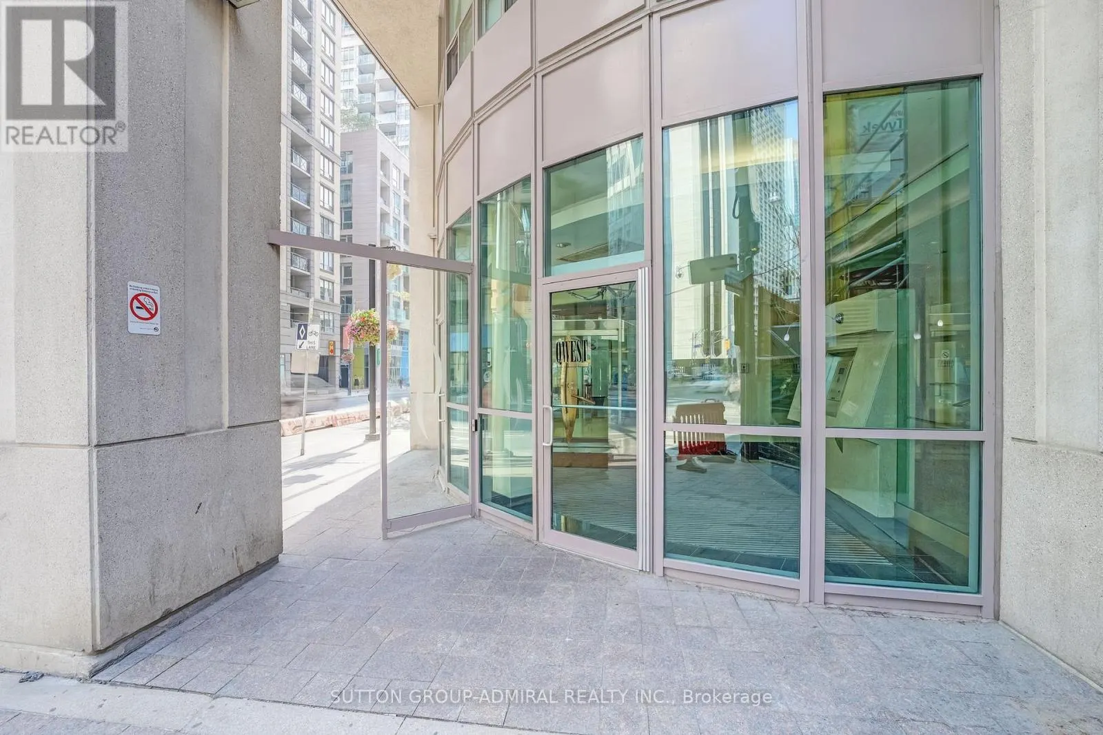 812 - 168 SIMCOE STREET