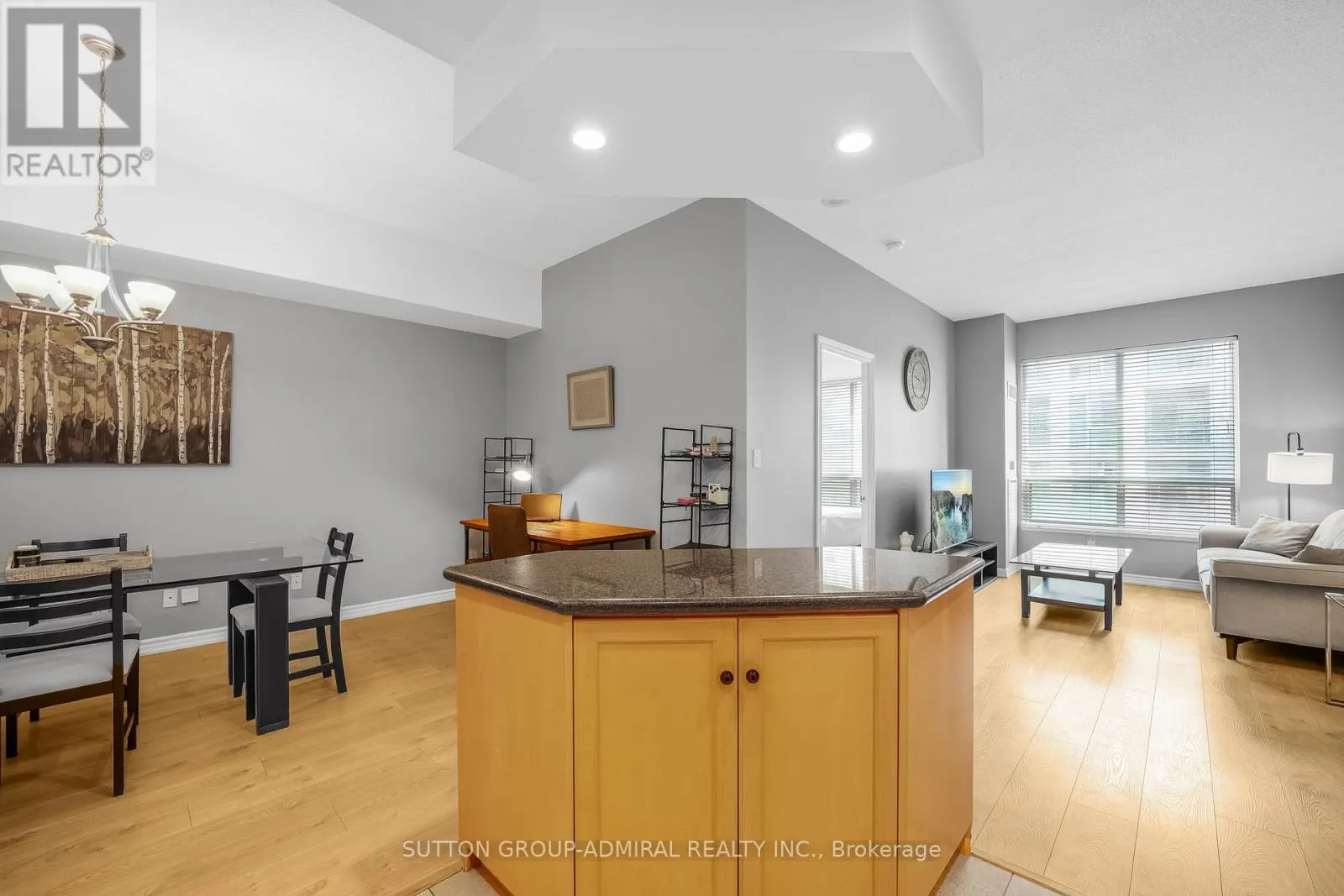 812 - 168 SIMCOE STREET