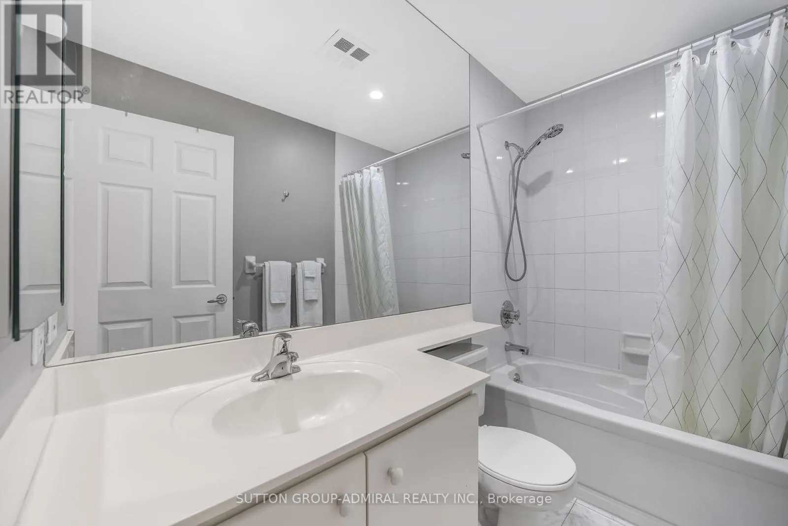 812 - 168 SIMCOE STREET