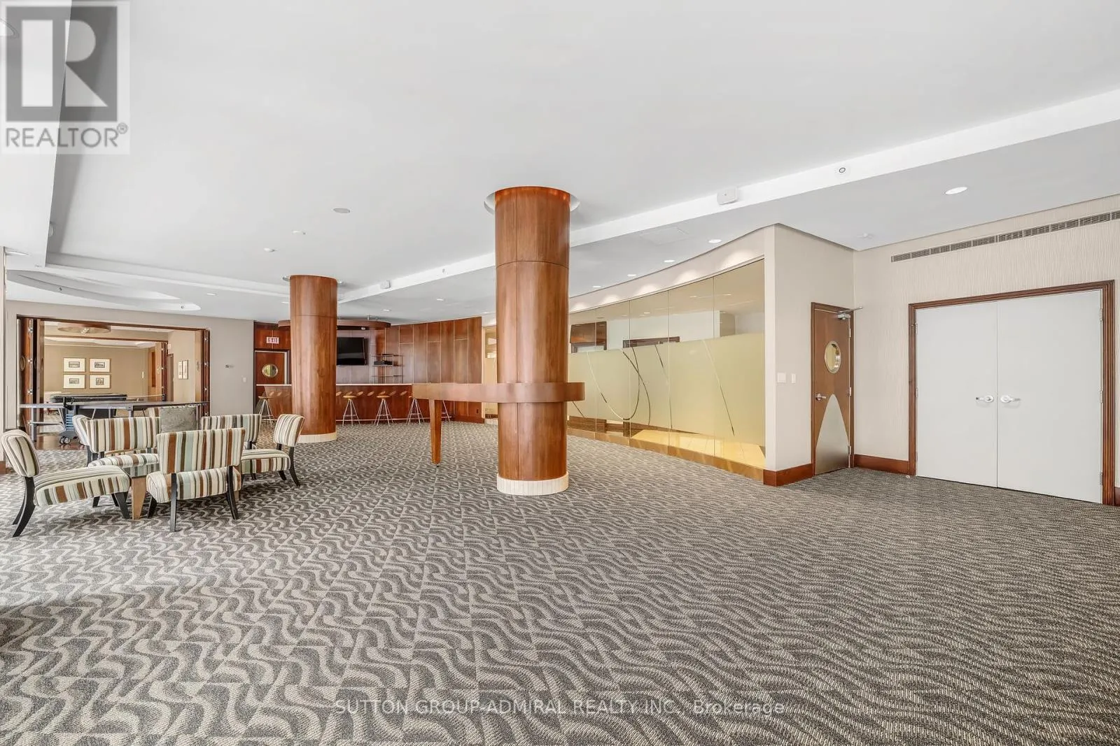 812 - 168 SIMCOE STREET